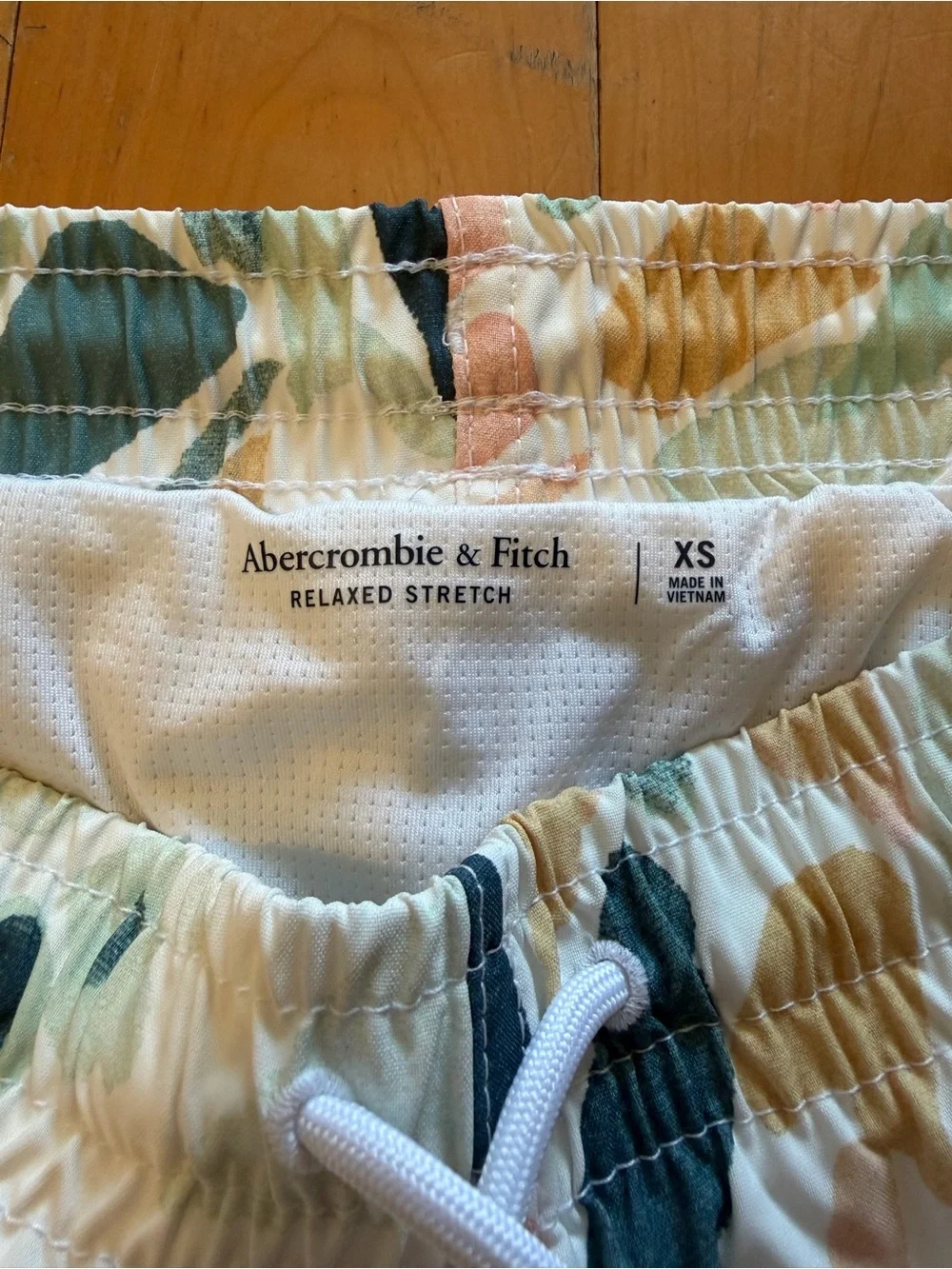 Abercrombie Men's Pastel Abstract Print Swim/Beach Shorts